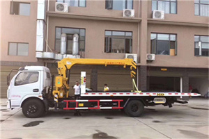 元阳附近汽车轮胎更换